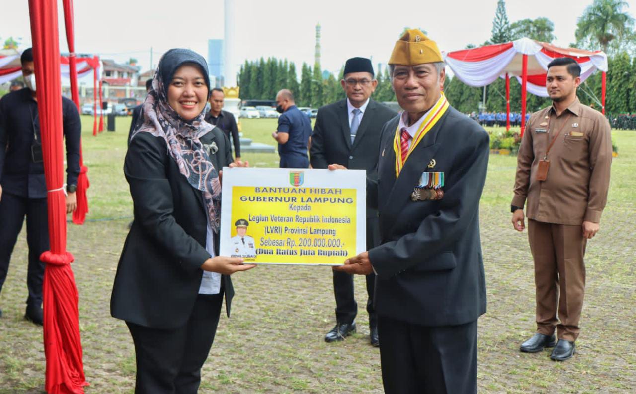 Pemprov Lampung Serahkan Bantuan Hibah untuk LVRI di Moment Hari Pahlawan
