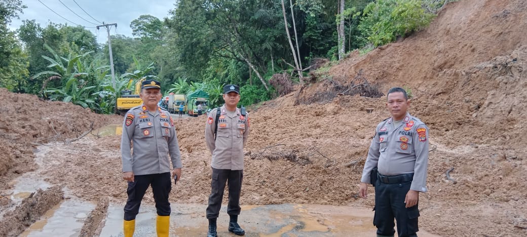 Tanah Longsor Kembali Tutup Jalinbar Menuju Bengkulu