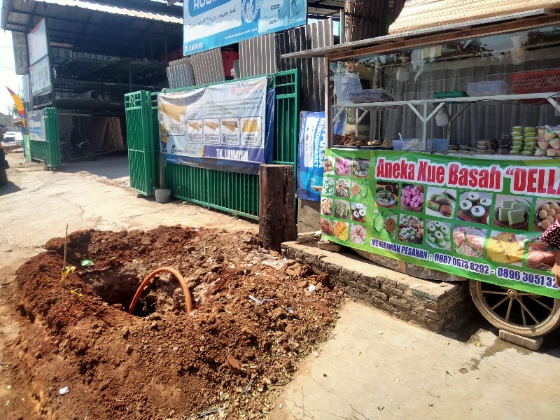 Pedagang Mengeluh Galian Kabel Fiber Optik, Ruas Jalan Untung Suropati dan R.A Basyid Ada 38 Lubang