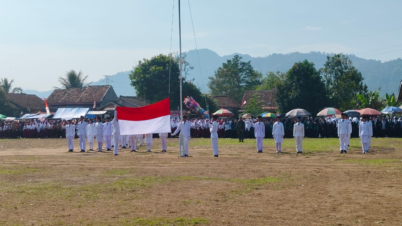 Upacara Peringatan HUT RI Ke-79 di Kecamatan Way Tenong di Lapangan Sanayudha Berlangsung Hikmad 