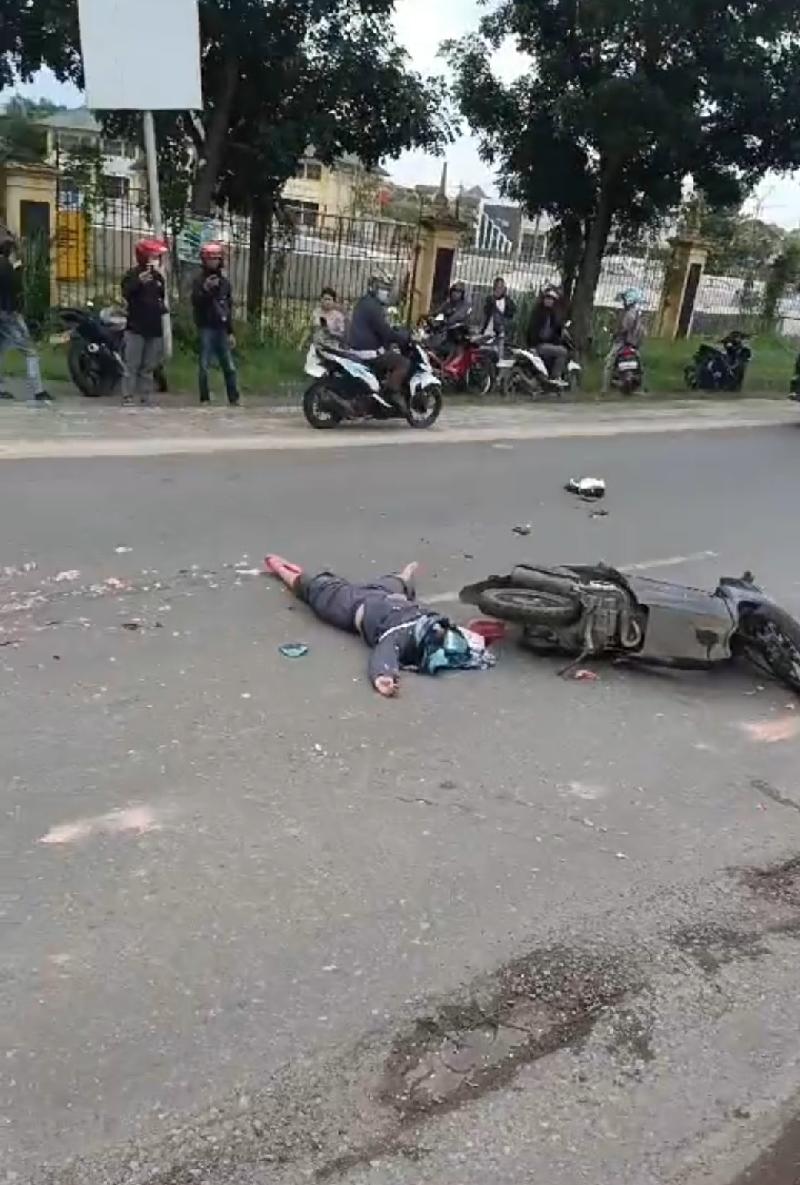 Hindari Jalan Berlobang, Seorang Wanita di Bandar Lampung Tewas di Depan Gerbang PKOR Way Halim