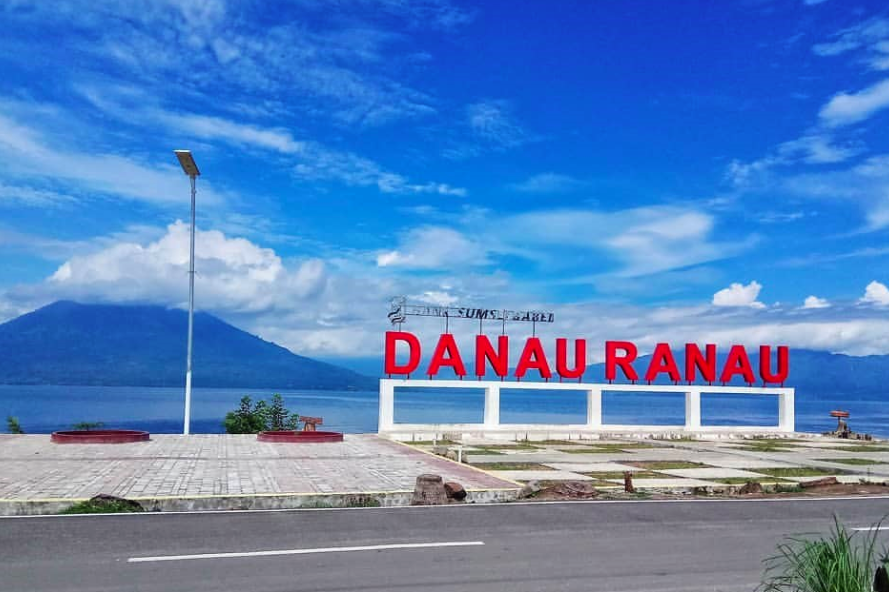 Menyimpan Cerita yang Melegenda, Danau Ranau Jadi Lokasi Wisata Favorit di Lampung 