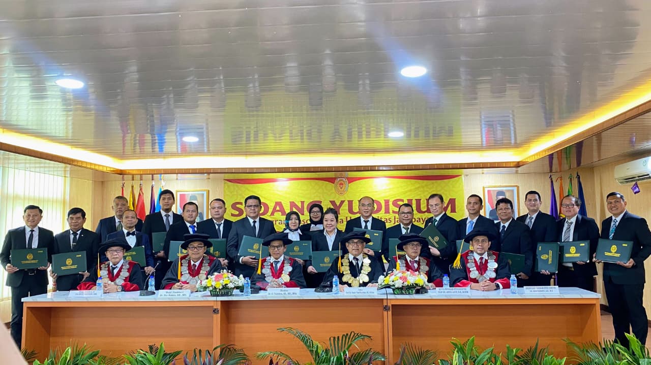 Ketua Umum PERSADIN Oking Ganda Raih Doktor Ilmu Hukum