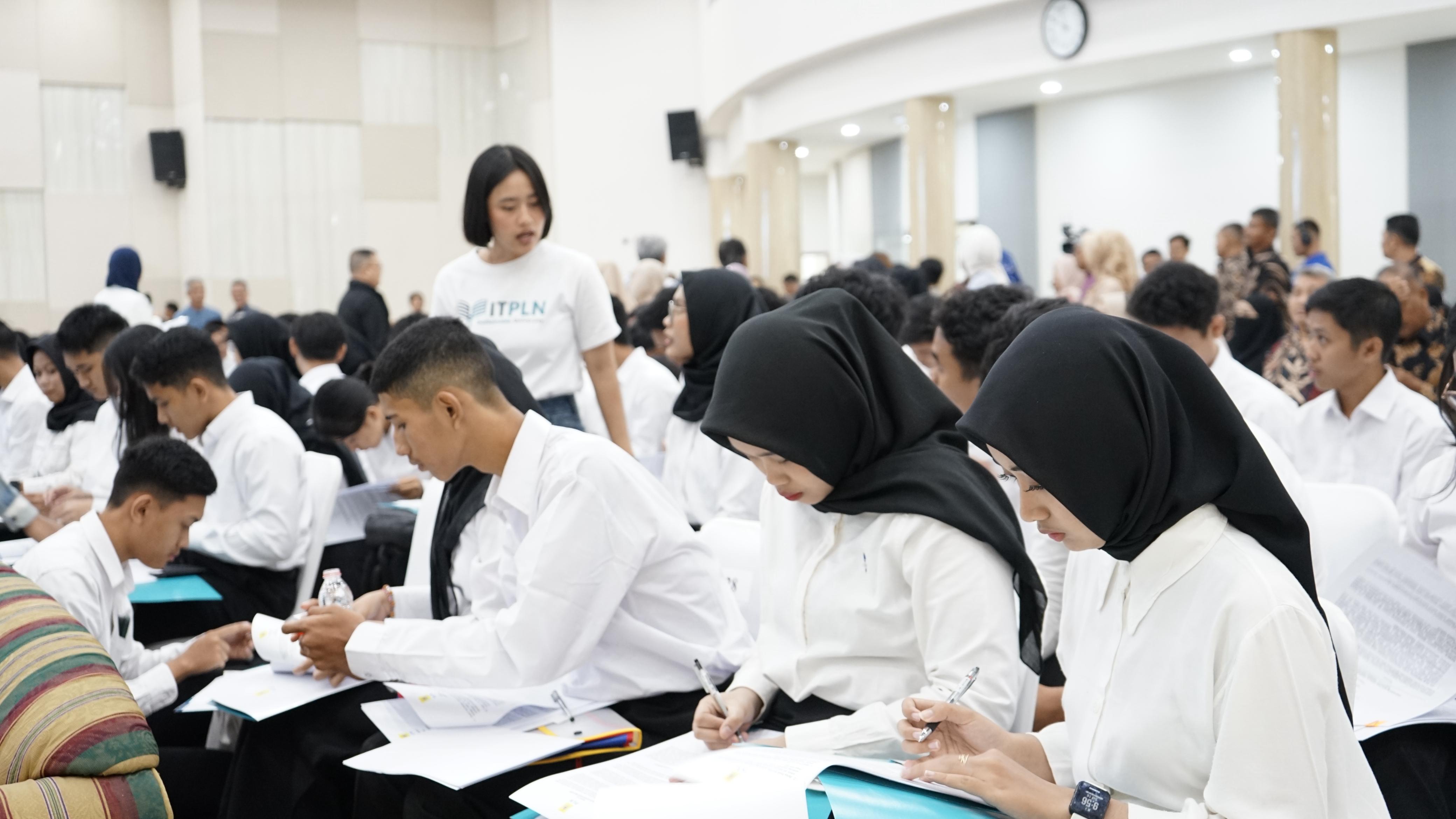 109 Mahasiswa ITPLN Resmi Bergabung dalam Program Ikatan Kerja PLN