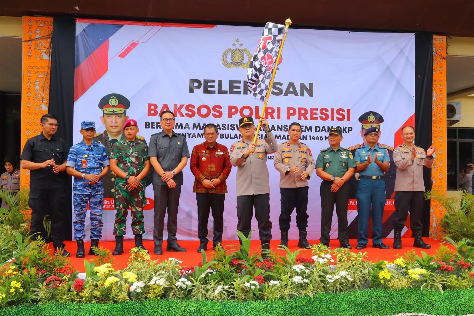 Polda Lampung dan Mahasiswa Salurkan Ribuan Paket Sembako Jelang Ramadhan