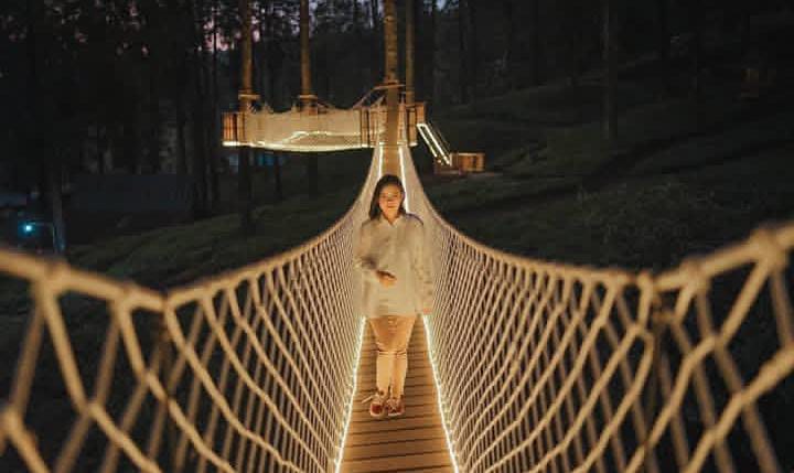 Golden Bridge Limpakuwus, Daya Tarik Wisata Malam Bernuansa Hangat di Banyumas