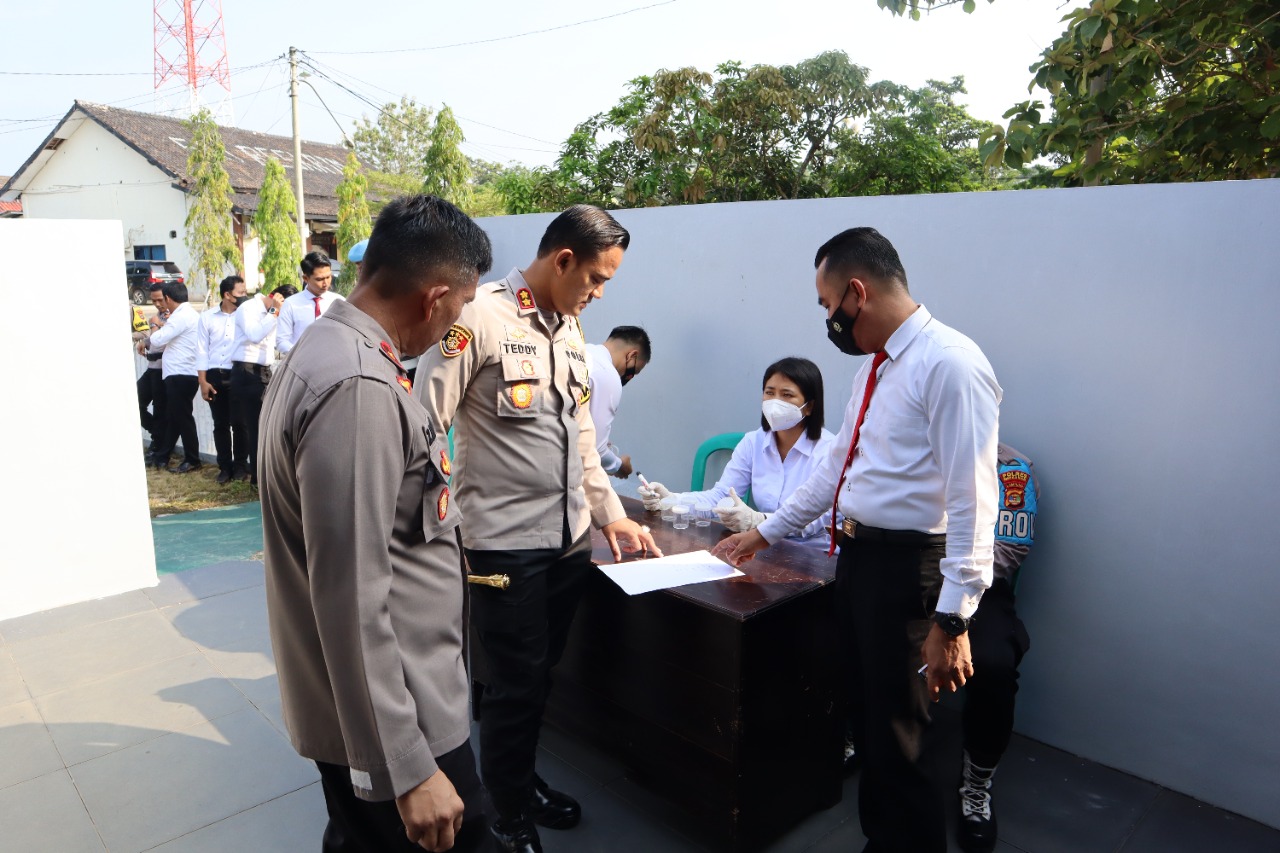 Anggota Polres Way Kanan Dibuat Panik, Kapolres Gelar Tes Urine Dadakan