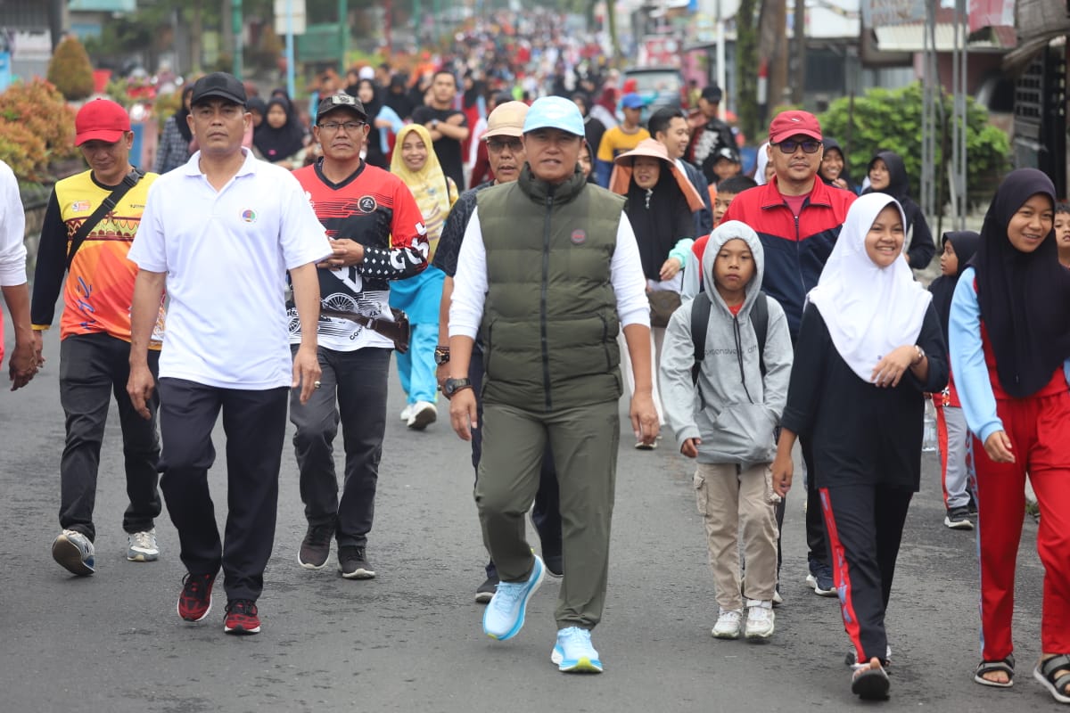 Jalan Sehat HUT KORPRI di Lampung Barat Berlangsung Meriah, 2 Warga Balik Bukit Dapat Hadiah Motor