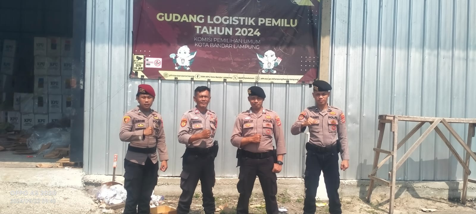 Polresta Bandar Lampung Jaga Ketat Kedatangan Logistik Pilkada di Gudang KPU