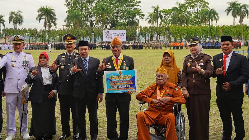 Pemprov Lampung Serahkan Hibah Rp250 Juta untuk LVRI di Peringatan Hari Pahlawan