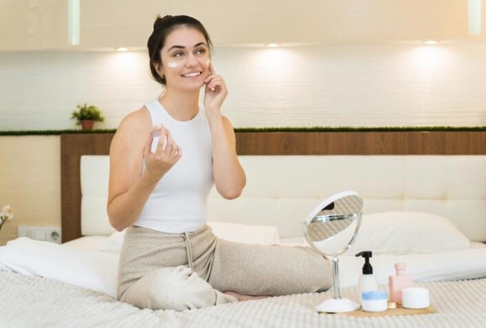 5 Bahan Skincare yang Efektif Digunakan Hanya di Malam Hari