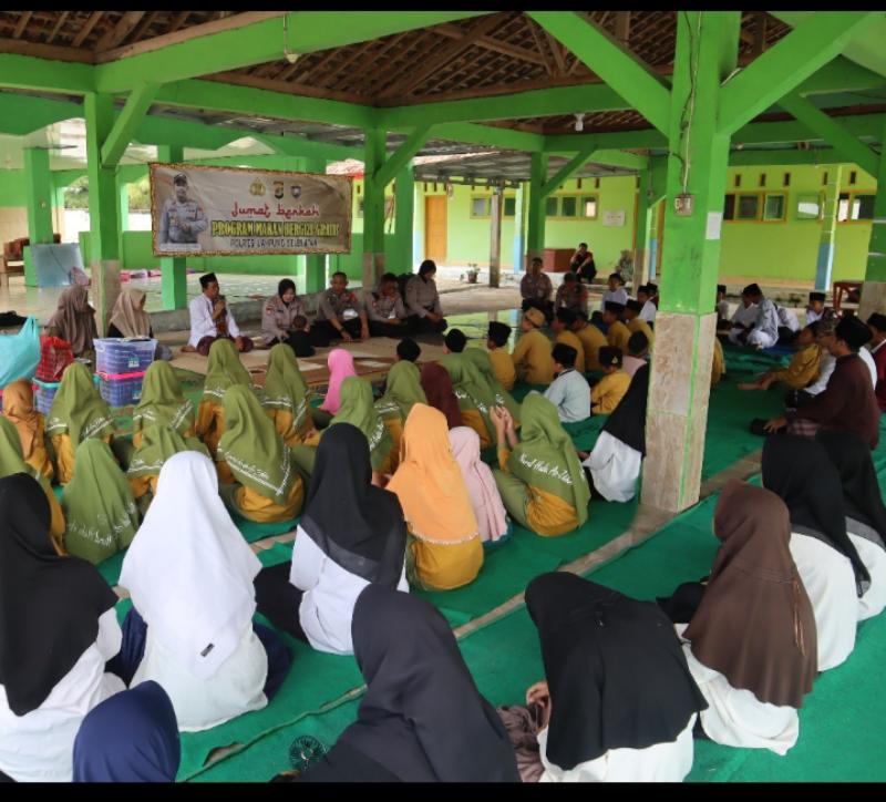 Jumat Berkah: Polres Lampung Selatan Bagikan Makanan Bergizi Gratis di Madrasah Diniyah