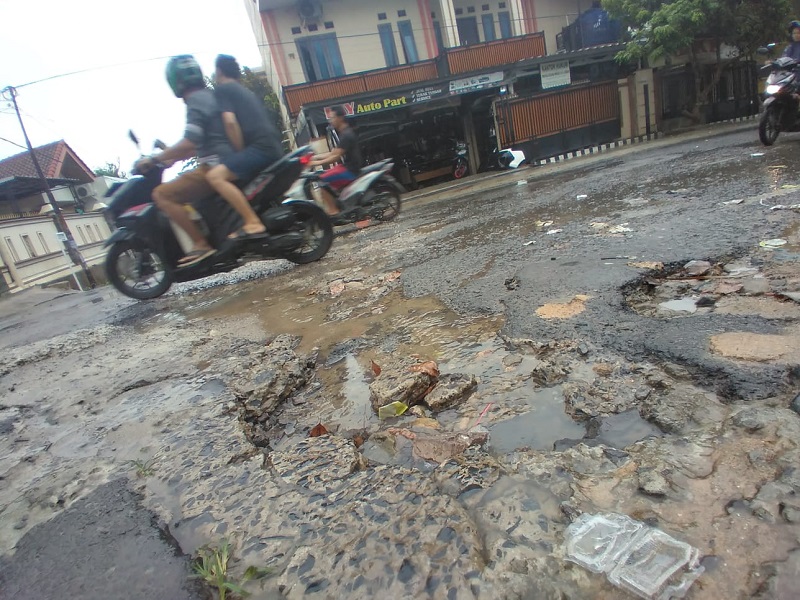 Beberapa Titik Jalan Mengalami Kerusakan, Warga Harapkan Perbaikan