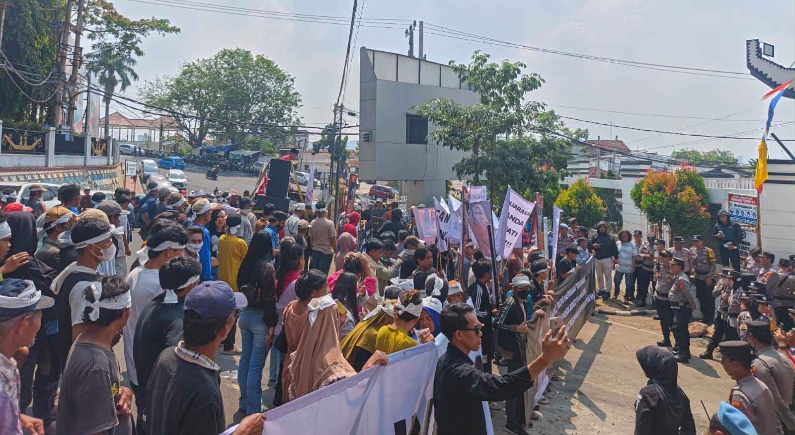 Ratusan Massa Desak Kejati Lampung Usut Dugaan TPPU SPAM Pesawaran