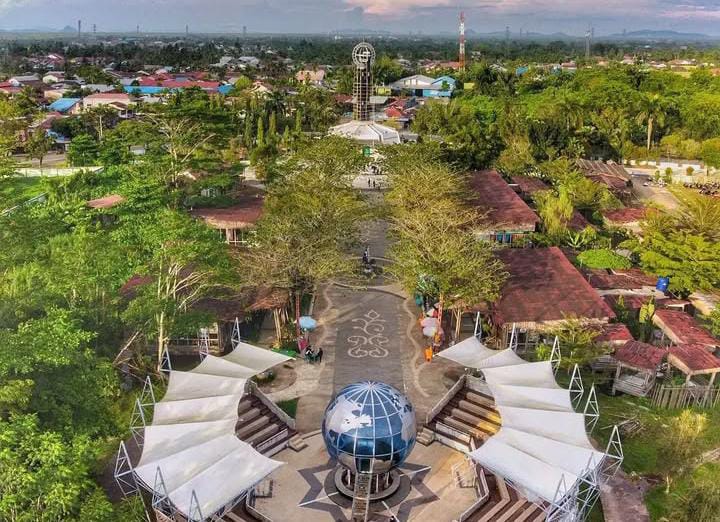 Tugu Khatulistiwa, Simbol Keberagaman di Pusat Bumi