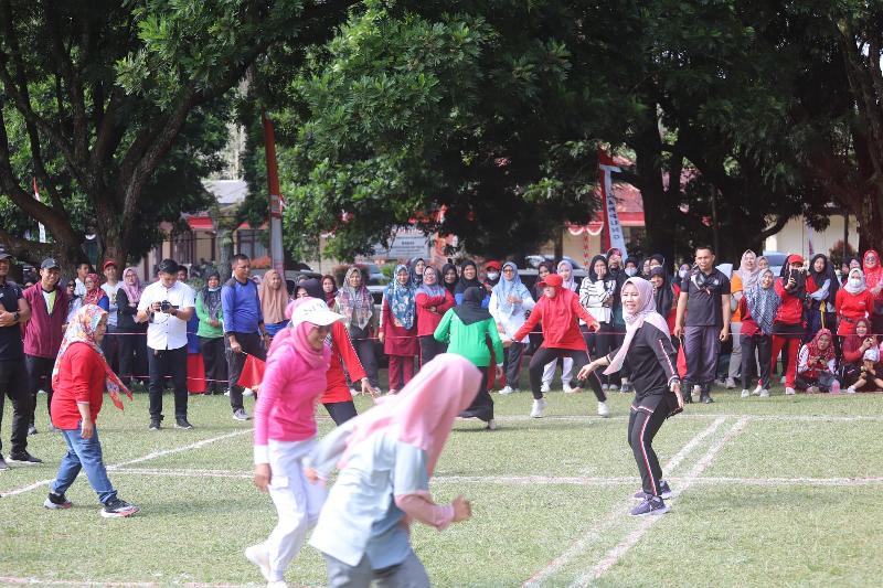 Meriahkan HUT Kabupaten Lampung Barat Ke 32, Pemkab Gelar Perlombaan Olahraga Tradisional