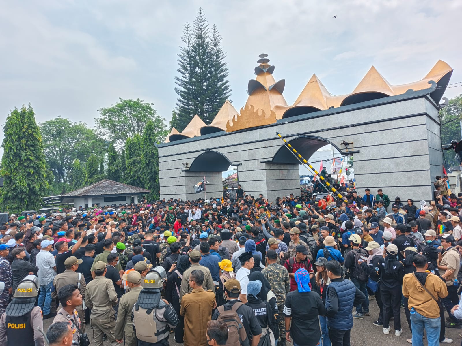 Polisi Apresiasi Tertibnya Aksi Damai Mahasiswa di DPRD Lampung