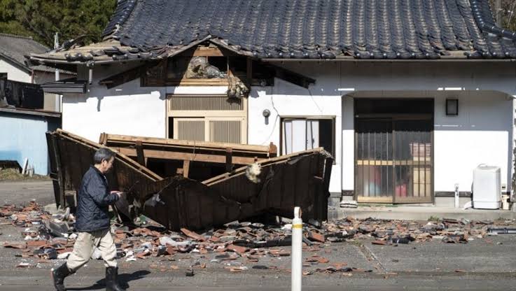 48 Orang Meninggal Akibat Gempa dan Tsunami di Jepang - Pencarian Korban Selamat Terus Dilakukan