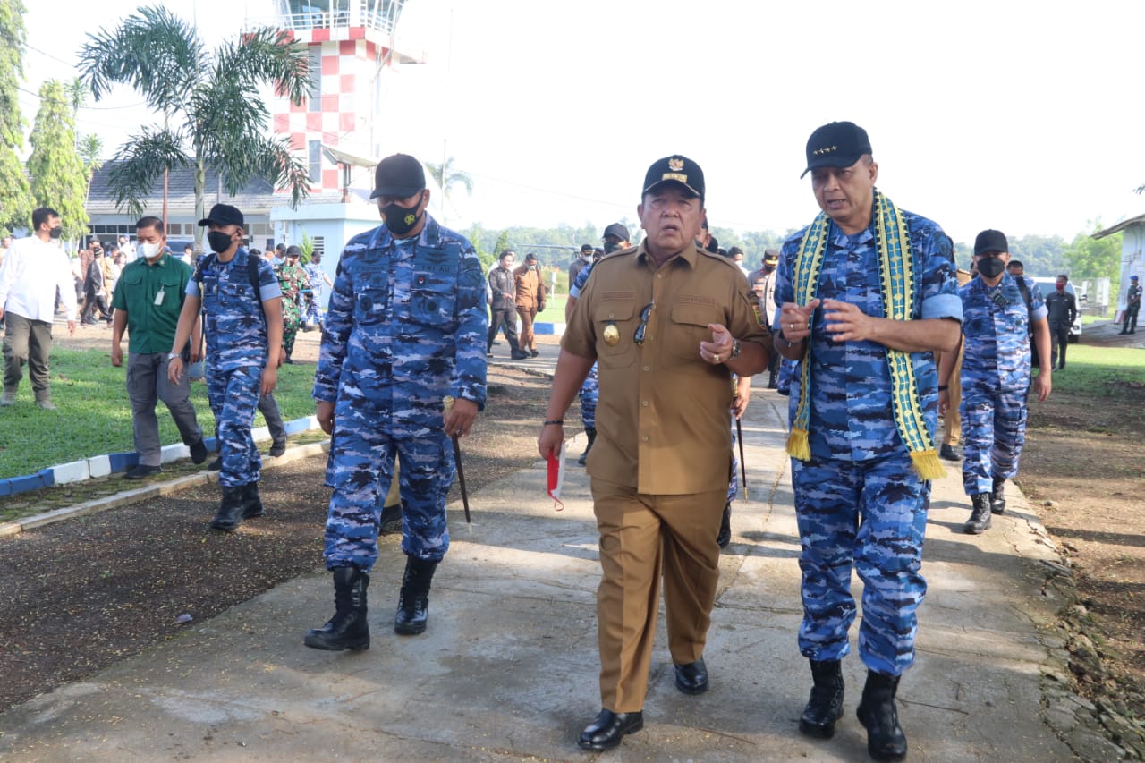 Gubernur Dampingi KSAU Saksikan Latihan Matra Udara II Jalak Sakti Koopsud I