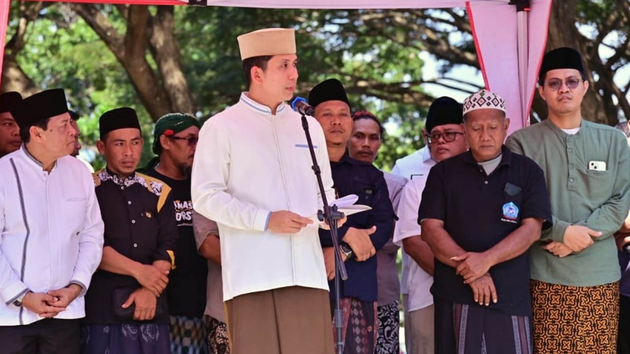 Bupati Lampung Selatan Lepas Keberangkatan 1.350 Santri ke Lirboyo