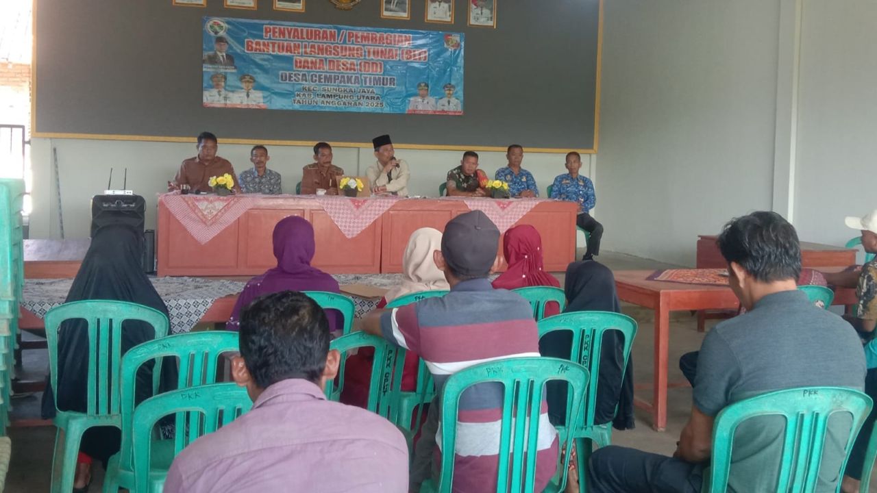 Desa Cempaka Timur Salurkan BLT-DD Tahap I kepada 11 KPM