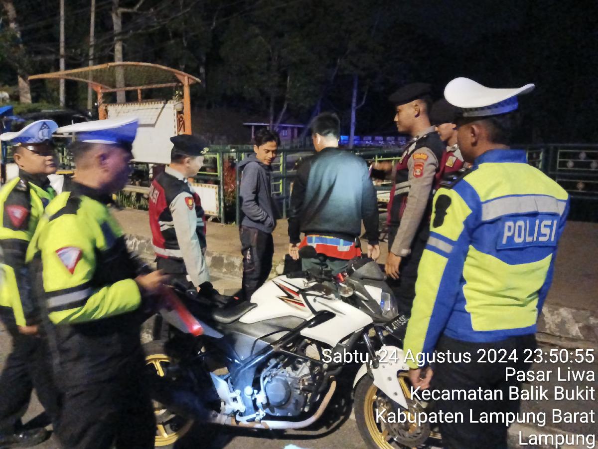 Antisipasi Gangguan Kamtibmas, Polres Lampung Barat Gelar Patroli Skala Besar