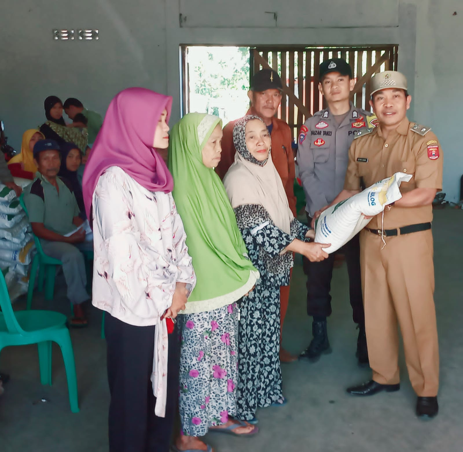 Pekon Mutar Alam Salurkan Bantuan Beras CPP Tahap III