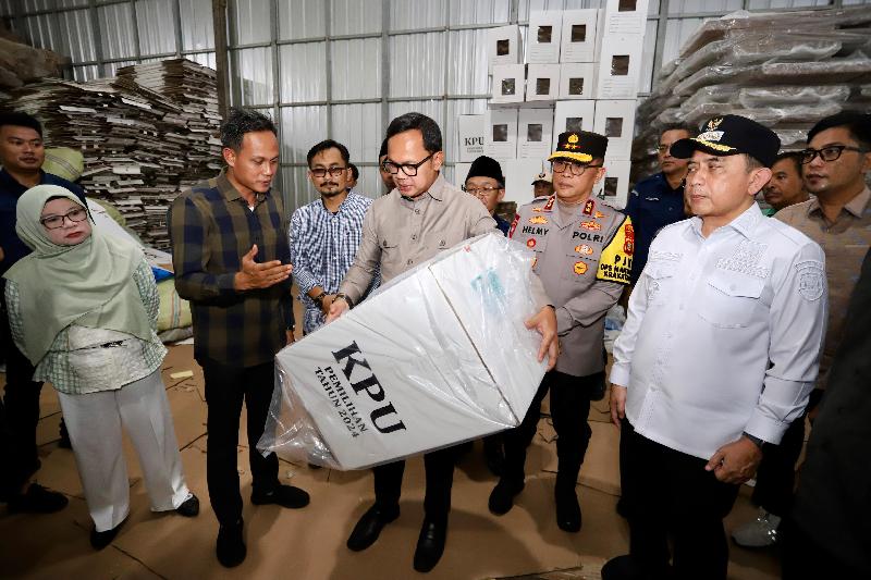 Wamendagri Tinjau Kesiapan Logistik Pilkada 2024 di Bandar Lampung