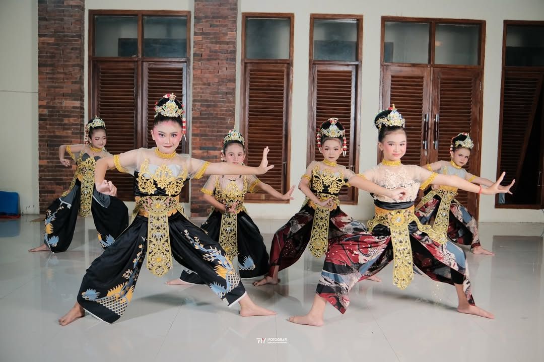 Tari Jaipong: Warisan Seni Nan Energik dari Tanah Sunda