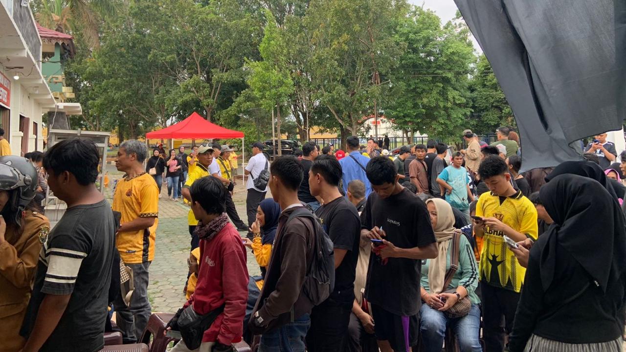 Suporter Bhayangkara FC Padati Stadion Sumpah Pemuda, Ada Jersey Gratis dan Hiburan Seru