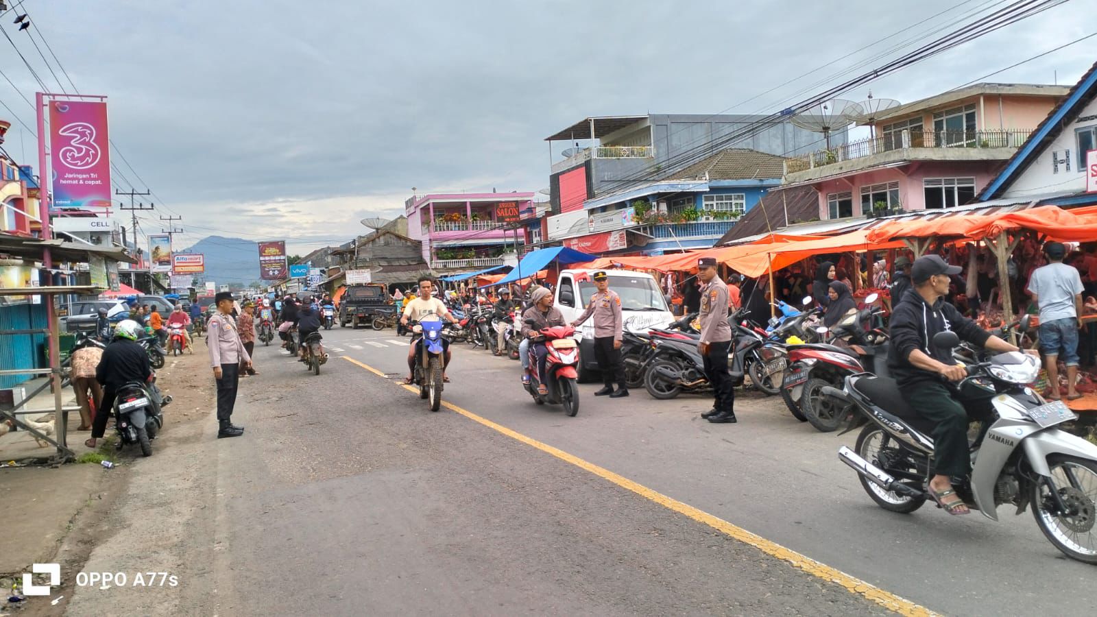 Meminimalisir Kemacetan, Polres Lampung Barat Amankan Sejumlah Titik Pasar Tumpah
