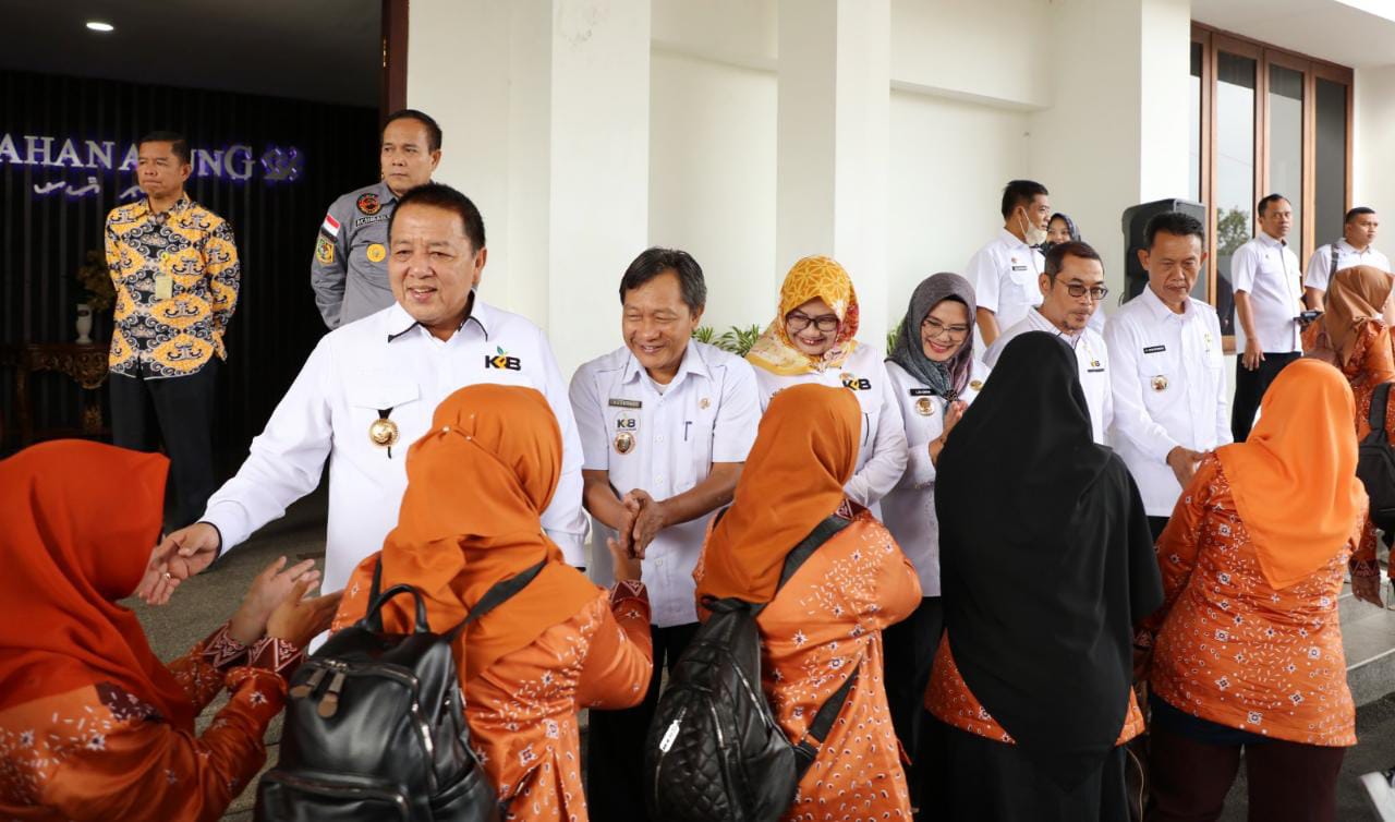 Gubernur Arinal Lepas Kontingen KTNA Lampung Ikuti Penas Petani Nelayan XVI di Padang 
