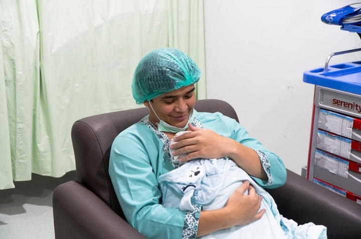 Billy Syahputra Sambut Anak Pertama, Vika Melahirkan dengan SC Eracs    