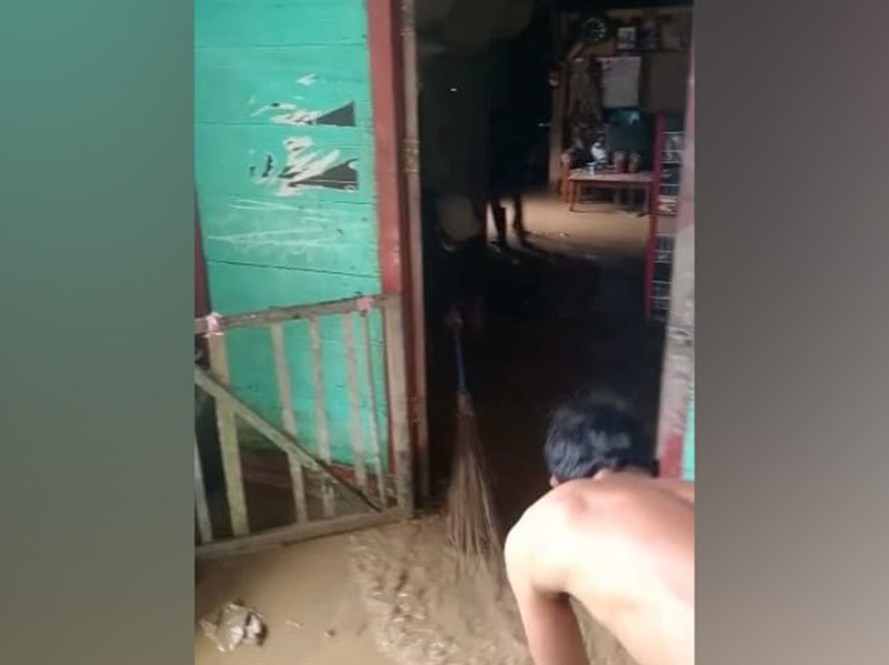 Way Penayuhan Meluap, Tujuh Rumah Dilanda Banjir