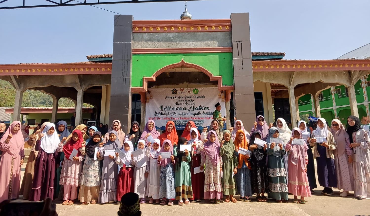 Kick Off Idul Yatama, 1.000 Anak Yatim di Lampung Barat Mendapat Santunan Uang Tunai