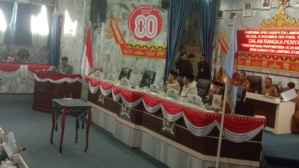 Bupati Hamartoni Ahadis Hadiri Rapat Paripurna Pembahasan APBD Lampung Utara 2026
