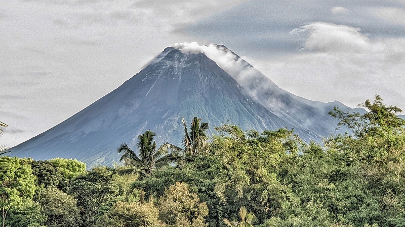 Gunung Merapi Perbatasan Jawa Tengah dan Yogyakarta Berada di Siaga Level 3
