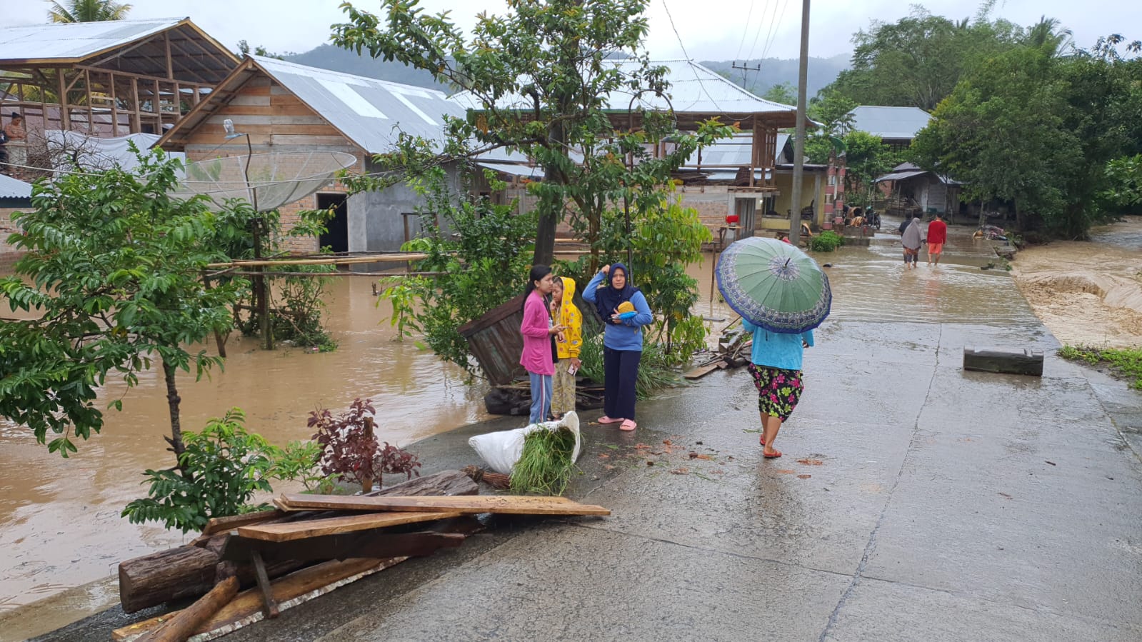 Way Uluhan dan Way Warkuk Meluap, Puluhan Rumah Terendam Banjir