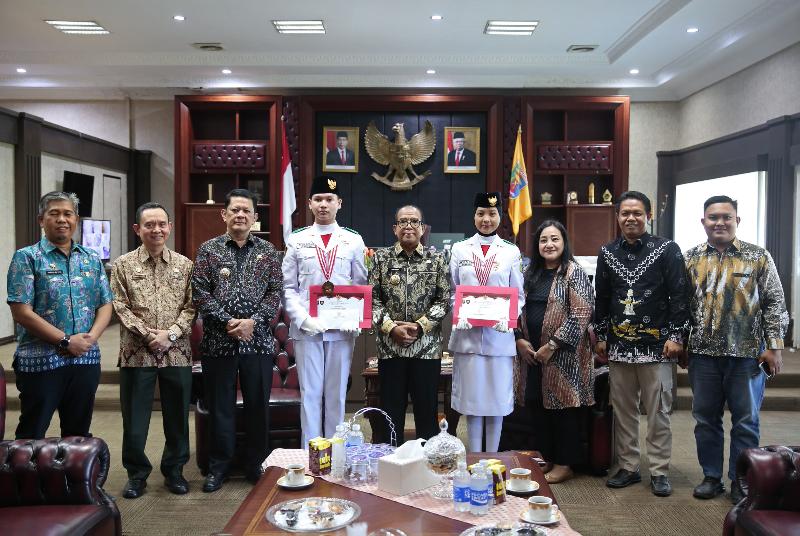 Wakili Lampung Sebagai Paskibraka HUT RI di IKN, Alvin dan Mutia Terima Penghargaan dari Pj Gubernur Samsudin 