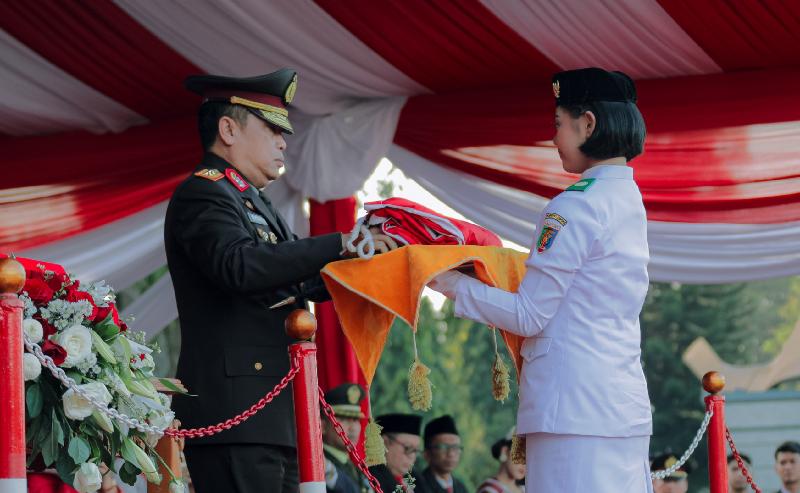 Kapolda Lampung Pimpin Upacara Penurunan Bendera HUT ke-80 RI