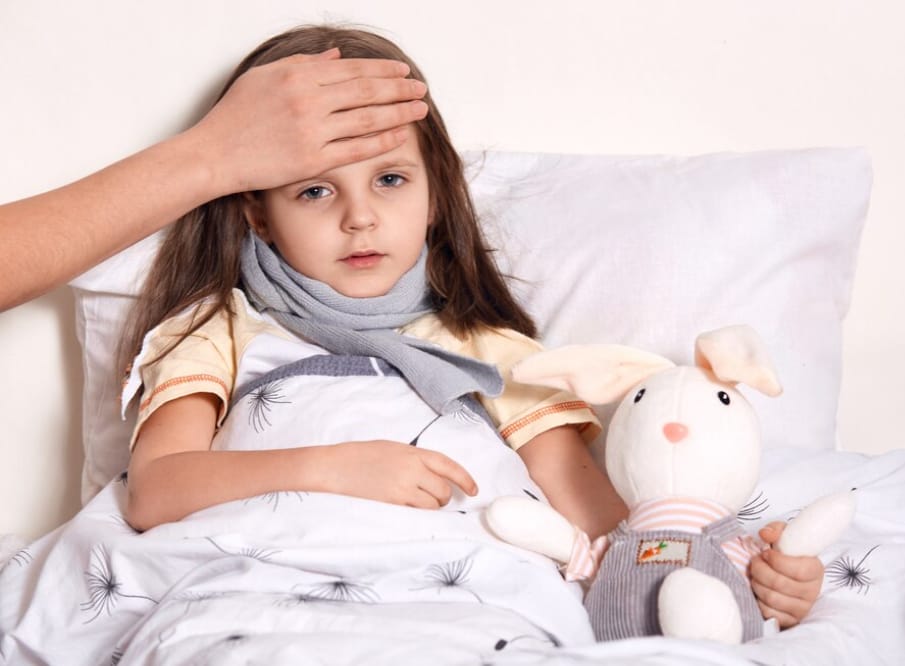 Cegah Kejang Saat Demam: Panduan Lengkap Orang Tua Menangani Demam pada Anak