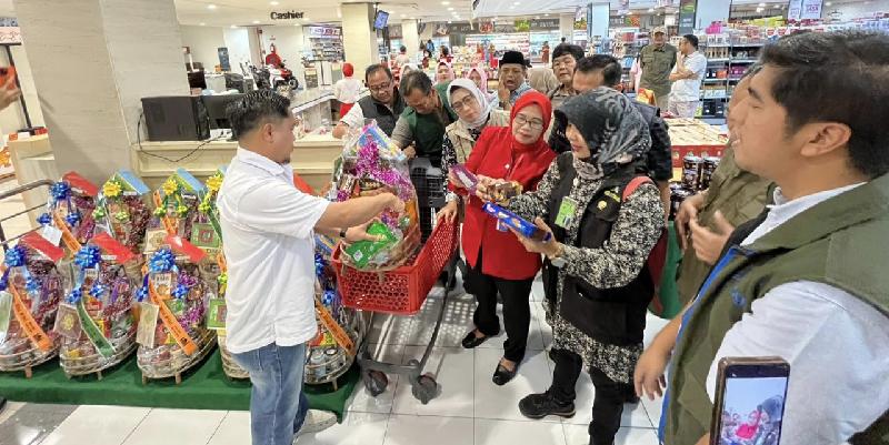 Sidak Pasar Jelang Lebaran 2026, BULOG Lampung Pastikan Stok Beras dan Minyakita Aman