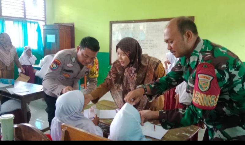 Dukung Program Pemerintah, Babinsa Gedung Agung Dampingi Pelaksanaan PIN Polio