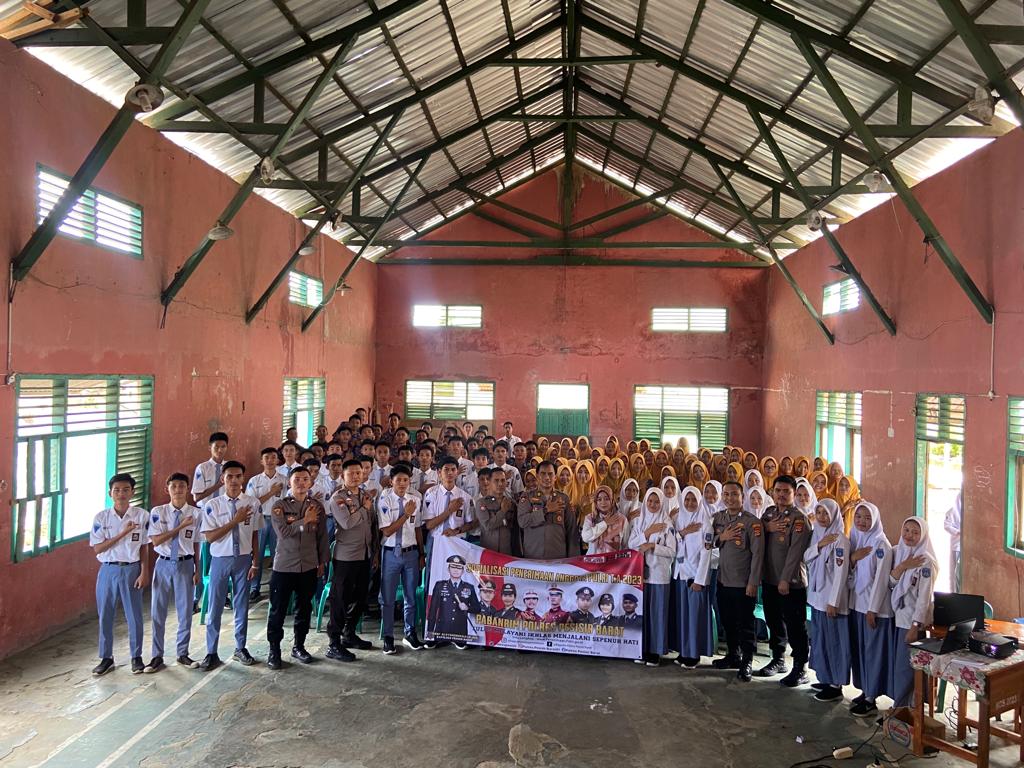 Polres Pesbar Sosialisasikan Penerimaan Anggota Polri di SMAN 1 Pesisir Tengah