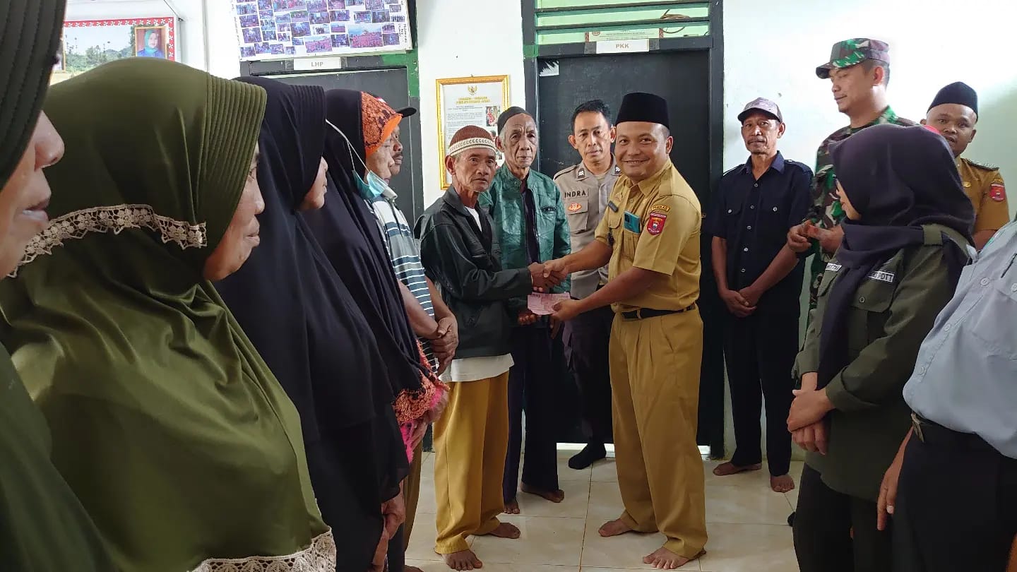 Pekon Manggarai Distribusikan BLT-DD Triwulan Tiga   