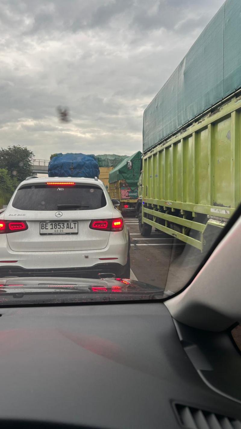 Kemacetan di Tol Bakter KM 49 Picu Keluhan, Pelayanan Dipertanyakan