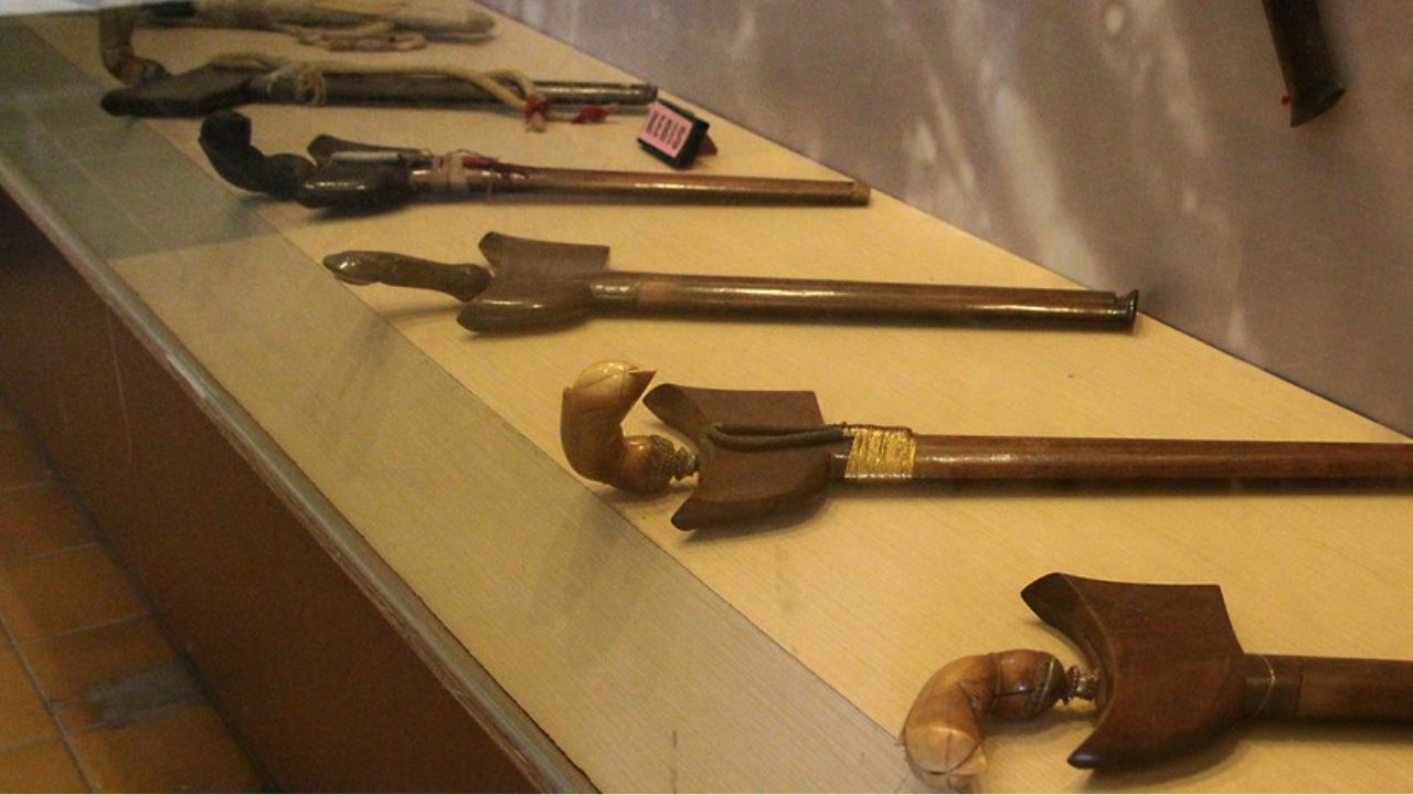 Mengungkap Koleksi Bersejarah Museum Mulawarman di Tenggarong