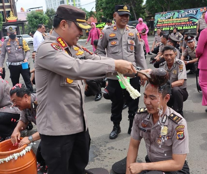 Kapolresta Bandar Lampung Pimpin Upacara Kenaikan Pangkat 81 Personel