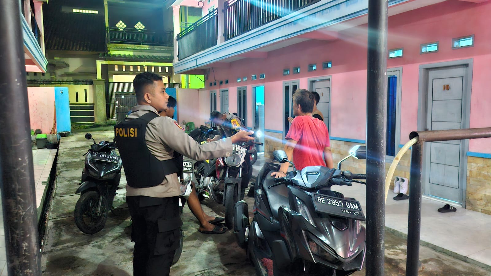 Tekan Aksi Curanmor di Bandar Lampung, Polisi Patroli ke Rumah Kost