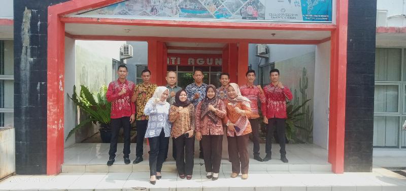 Peringati Hari Batik Nasional Pegawai Kecamatan Jatiagung Kompak Kenakan Pakaian Batik 